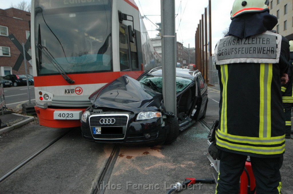 VU PKW KVB Bahn Koeln Heumarkt Augustinerstr    P04.jpg